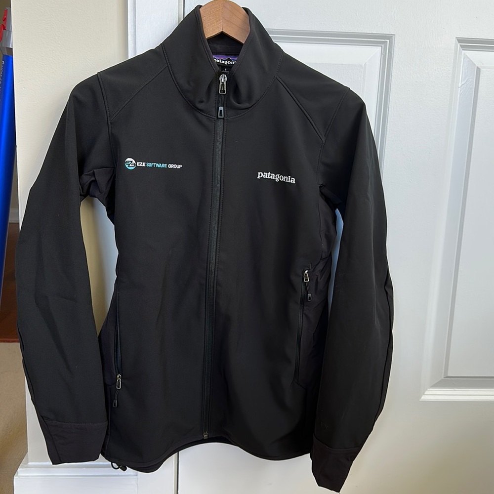 Patagonia black polartec soft shell jacket zip up size: S